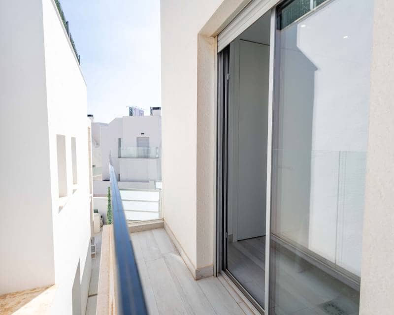 4 bedroom Villa for sale in Orihuela Costa with pool - € 620,000 (Ref: 9311873)