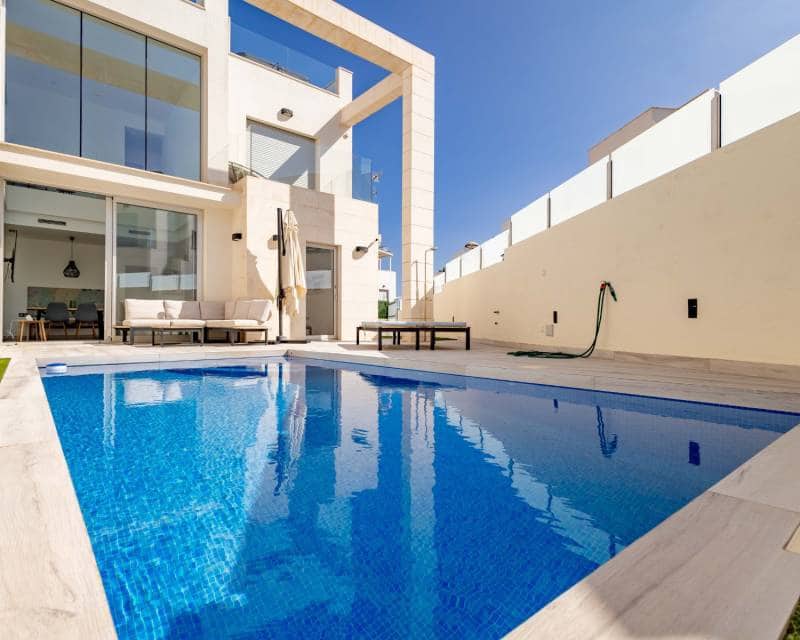 4 bedroom Villa for sale in Orihuela Costa with pool - € 620,000 (Ref: 9311873)
