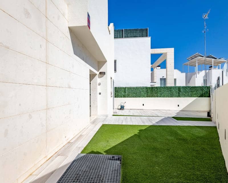 4 bedroom Villa for sale in Orihuela Costa with pool - € 620,000 (Ref: 9311873)