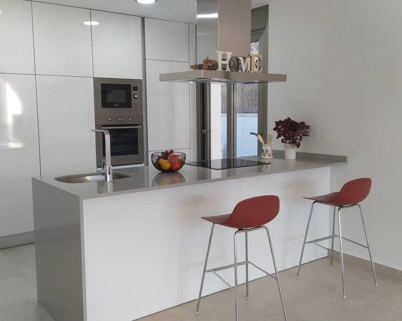 Chalet de 4 habitaciones en Villamartin en venta con piscina - 499.900 € (Ref: 9314531)