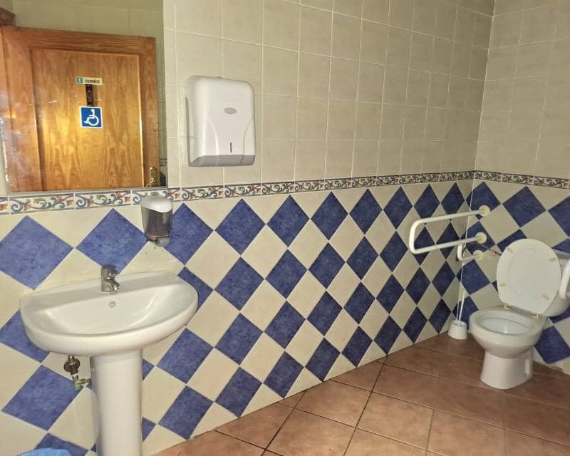 Entreprise de 1 chambre à louer à Torrevieja - 1 600 € (Ref: 9325348)