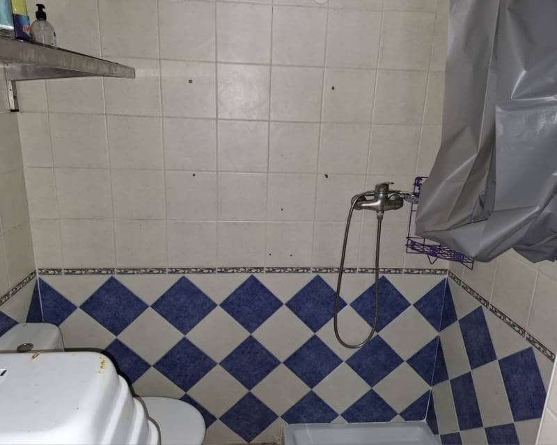 Entreprise de 1 chambre à louer à Torrevieja - 1 600 € (Ref: 9325348)