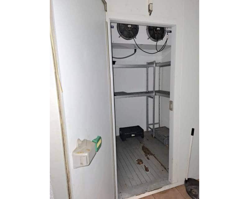 Entreprise de 1 chambre à louer à Torrevieja - 1 600 € (Ref: 9325348)