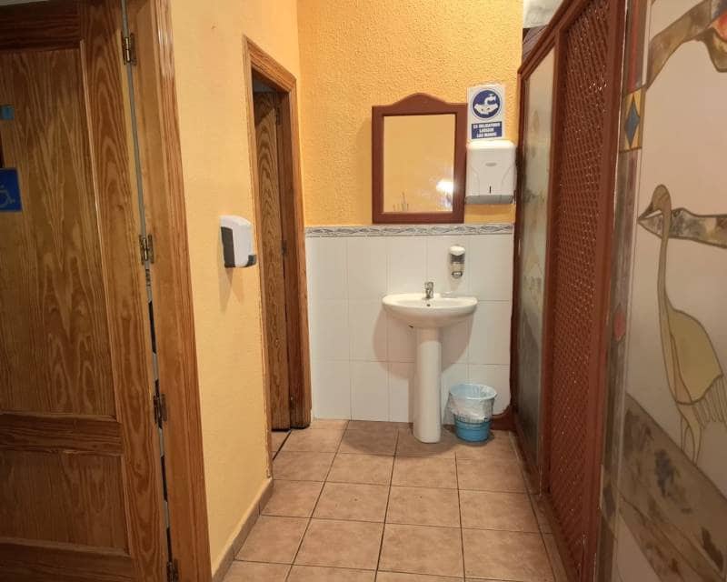 Entreprise de 1 chambre à louer à Torrevieja - 1 600 € (Ref: 9325348)