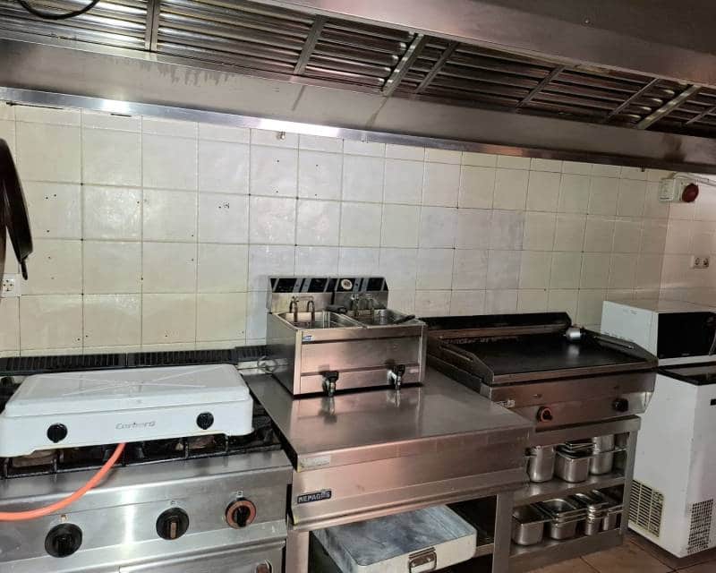 Entreprise de 1 chambre à louer à Torrevieja - 1 600 € (Ref: 9325348)