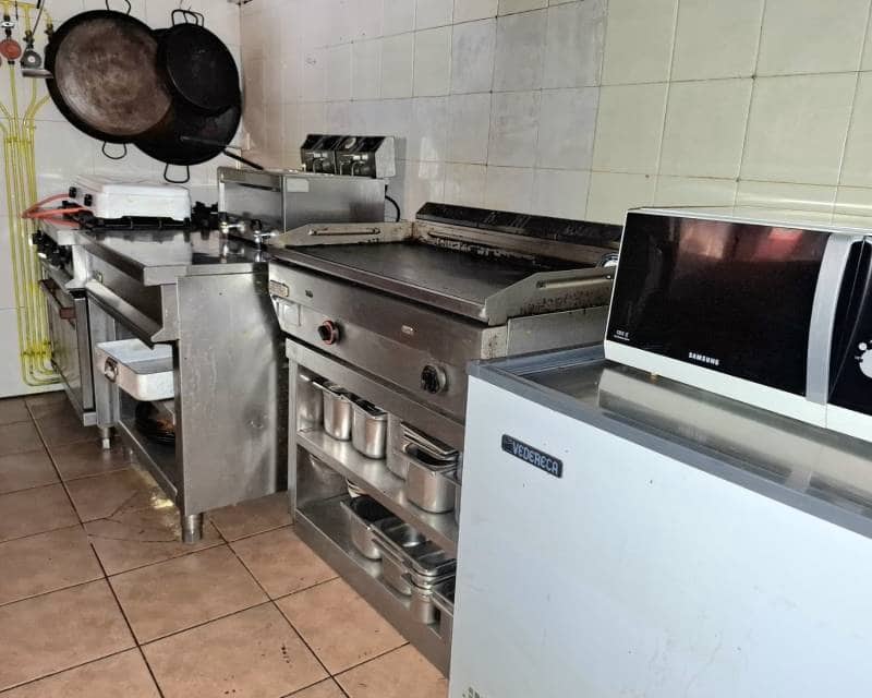 Entreprise de 1 chambre à louer à Torrevieja - 1 600 € (Ref: 9325348)