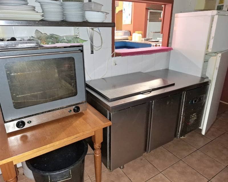 Entreprise de 1 chambre à louer à Torrevieja - 1 600 € (Ref: 9325348)