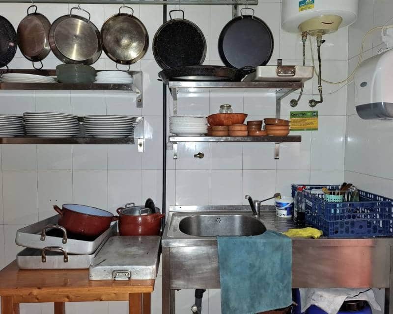 Entreprise de 1 chambre à louer à Torrevieja - 1 600 € (Ref: 9325348)