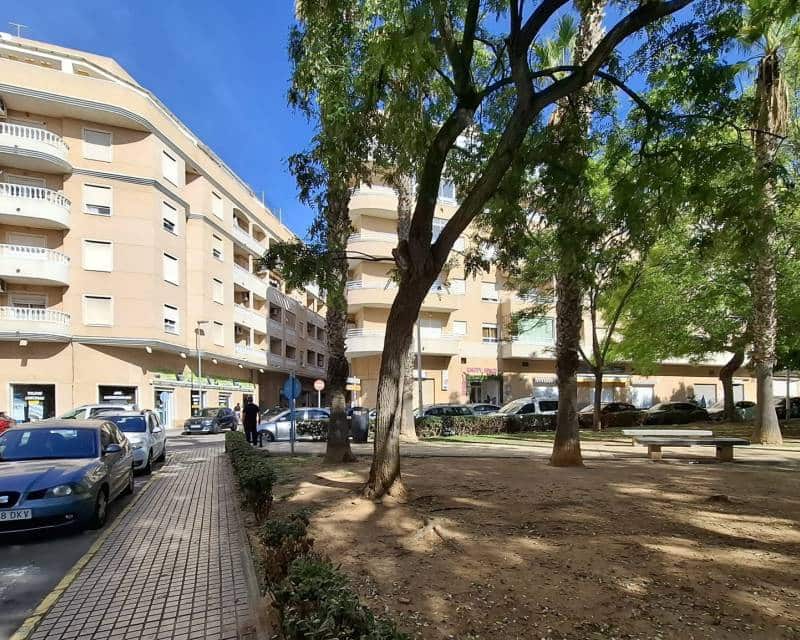 Entreprise de 1 chambre à louer à Torrevieja - 1 600 € (Ref: 9325348)
