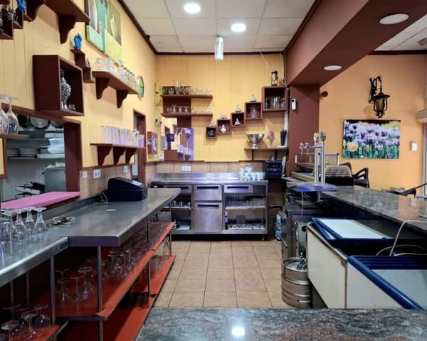 1 quarto Empresa para arrendar em Antonio Machado, Torrevieja - 1 600 € (Ref: 9325348)