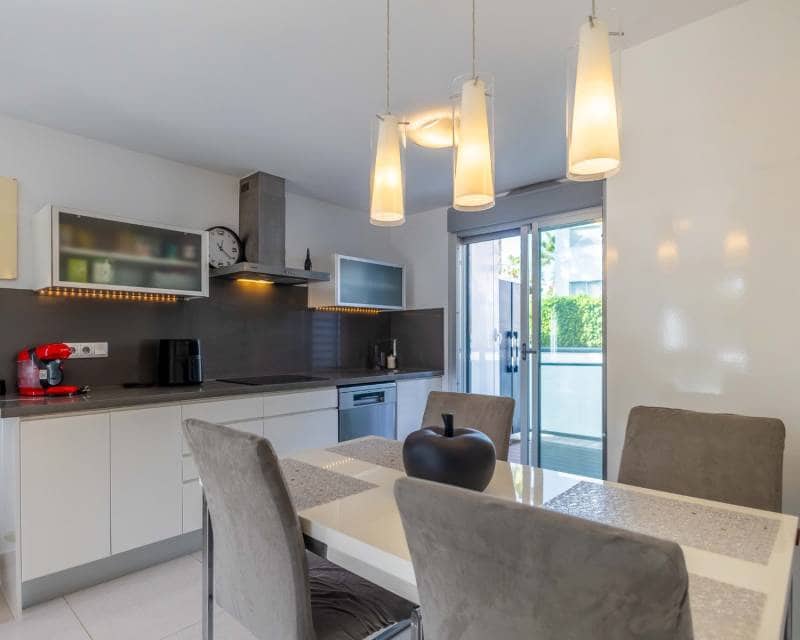 2 soveværelse Lejlighed til salg i Punta Prima med swimmingpool garage - € 249.000 (Ref: 9335518)