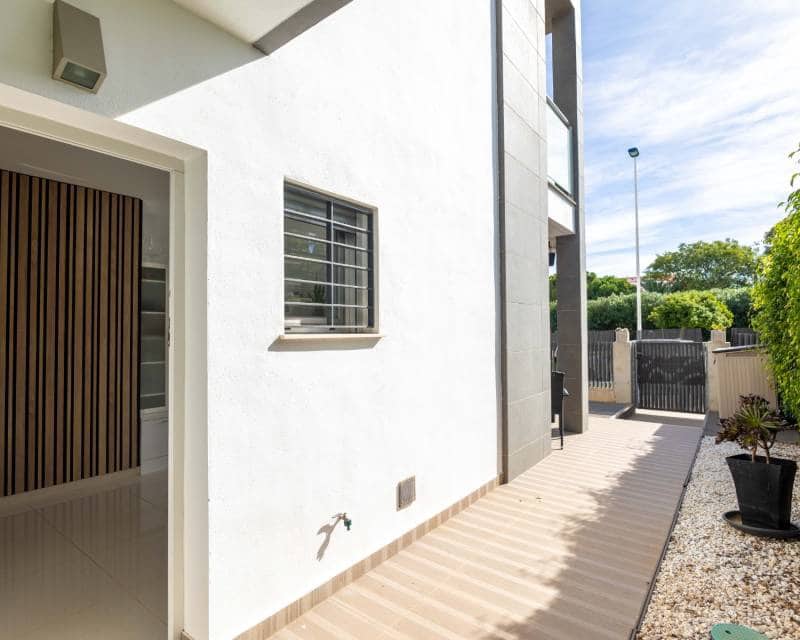 2 soveværelse Lejlighed til salg i Punta Prima med swimmingpool garage - € 249.000 (Ref: 9335518)