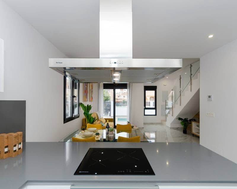 3 bedroom Villa for sale in Torrevieja with pool - € 409,000 (Ref: 9335713)