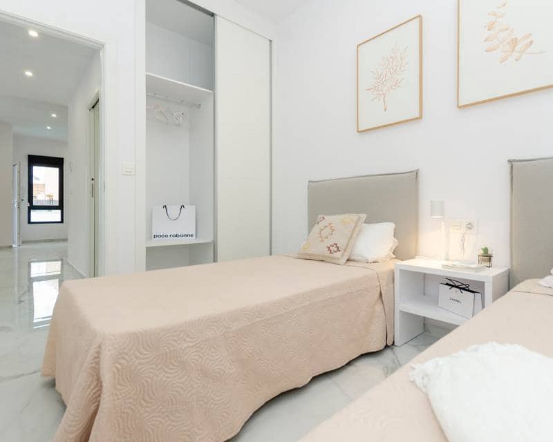 3 bedroom Villa for sale in Torrevieja with pool - € 409,000 (Ref: 9335713)