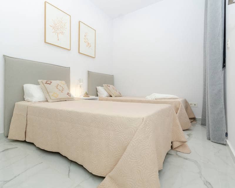 3 bedroom Villa for sale in Torrevieja with pool - € 409,000 (Ref: 9335713)