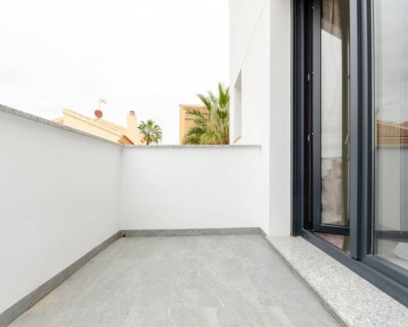 3 bedroom Villa for sale in Torrevieja with pool - € 409,000 (Ref: 9335713)