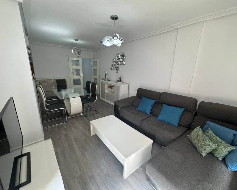 3 slaapkamer Appartement te huur in Torrevieja - € 950 (Ref: 9345778)