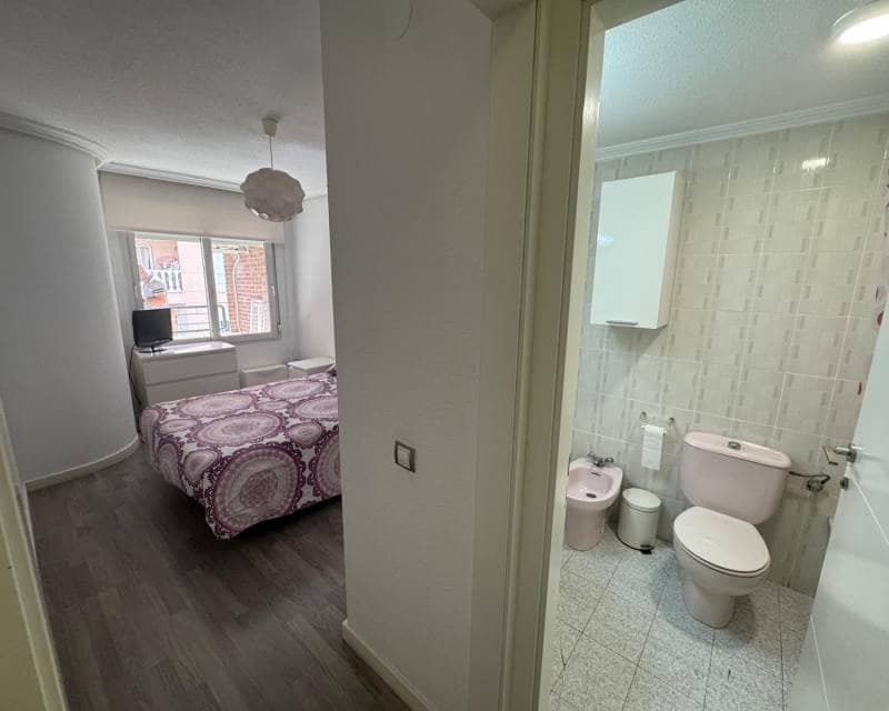 3 slaapkamer Appartement te huur in Torrevieja - € 950 (Ref: 9345778)