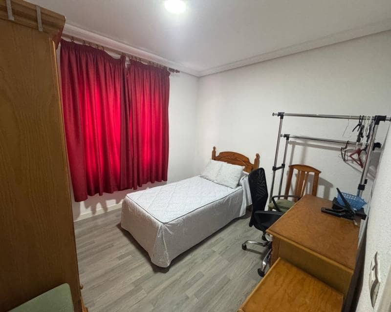 3 slaapkamer Appartement te huur in Torrevieja - € 950 (Ref: 9345778)