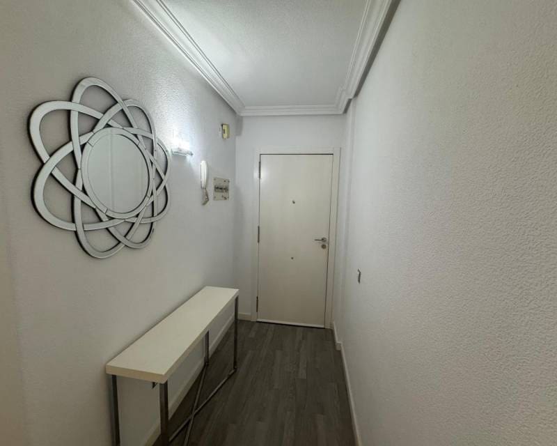 3 slaapkamer Appartement te huur in Torrevieja - € 950 (Ref: 9345778)