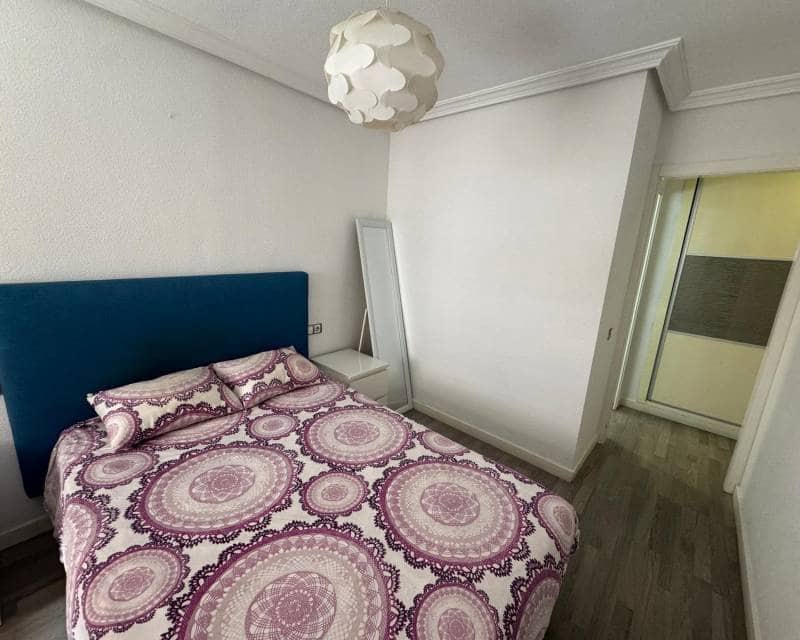 3 slaapkamer Appartement te huur in Torrevieja - € 950 (Ref: 9345778)