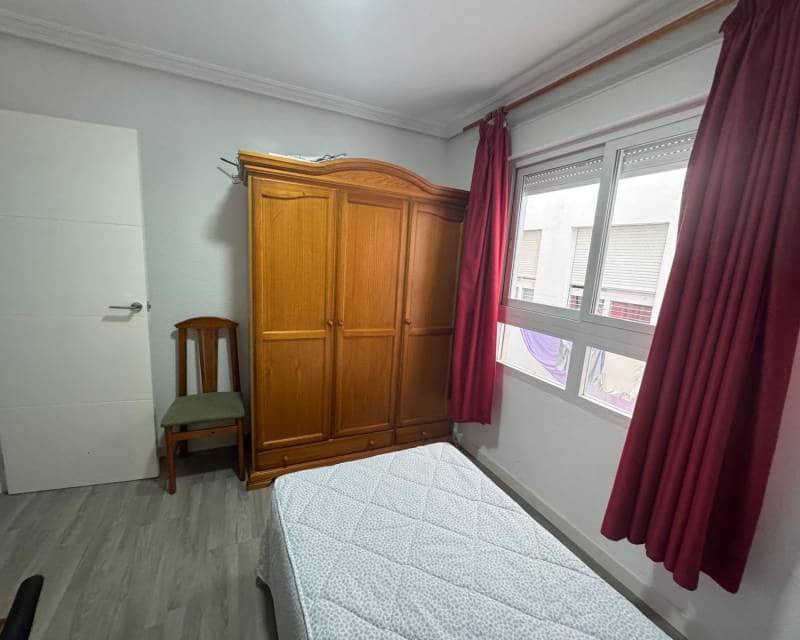 3 slaapkamer Appartement te huur in Torrevieja - € 950 (Ref: 9345778)