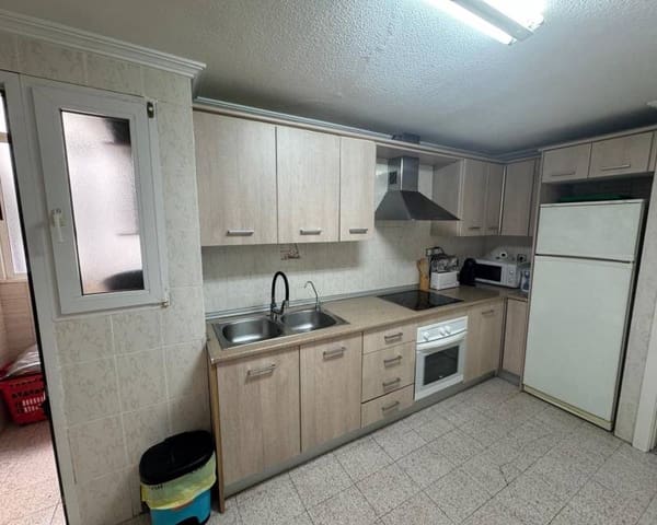 3 slaapkamer Appartement te huur in Las Piscinas Naturales, Torrevieja - € 950 (Ref: 9345778)