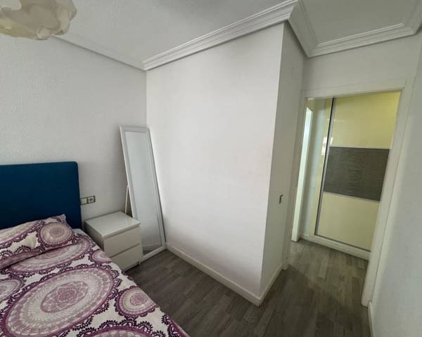 3 slaapkamer Appartement te huur in Las Piscinas Naturales, Torrevieja - € 950 (Ref: 9345778)