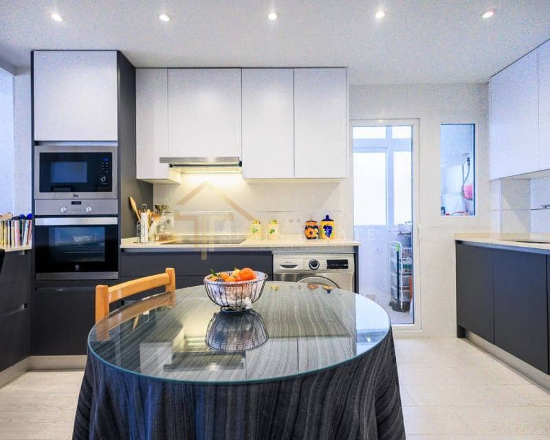 3 bedroom Beach Apartment for sale in Torrevieja - € 329,000 (Ref: 9348508)