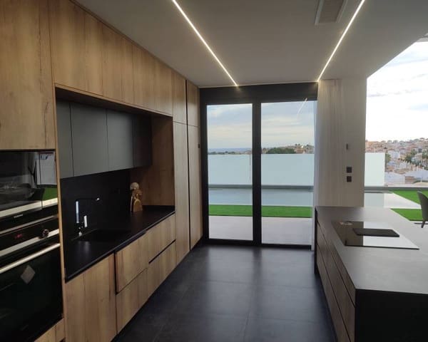 Chalet de 3 habitaciones en Los Balcones en venta con piscina - 650.000 € (Ref: 9354038)