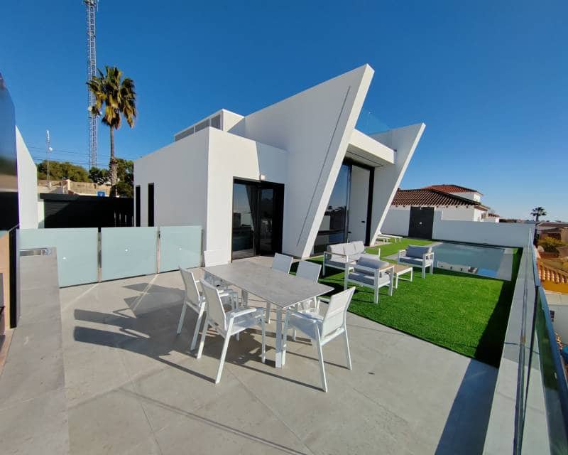 Chalet de 3 habitaciones en Los Balcones en venta con piscina - 650.000 € (Ref: 9354038)