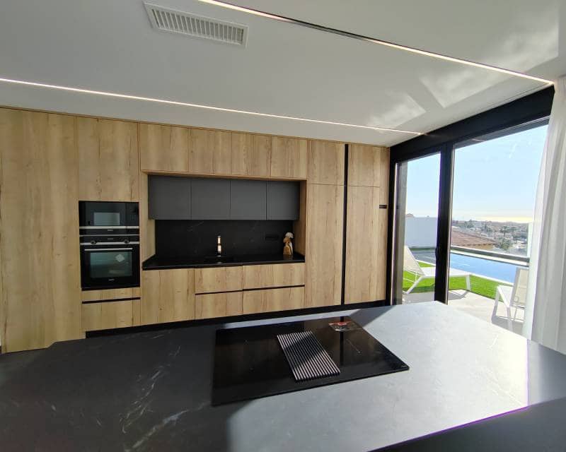 Chalet de 3 habitaciones en Los Balcones en venta con piscina - 650.000 € (Ref: 9354038)