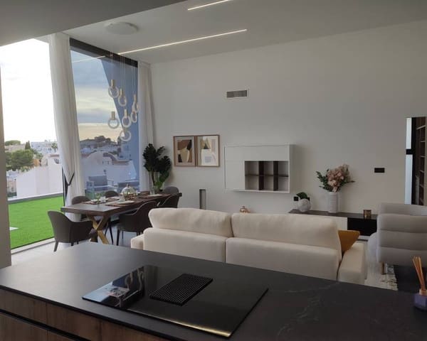 Chalet de 3 habitaciones en Los Balcones en venta con piscina - 650.000 € (Ref: 9354038)