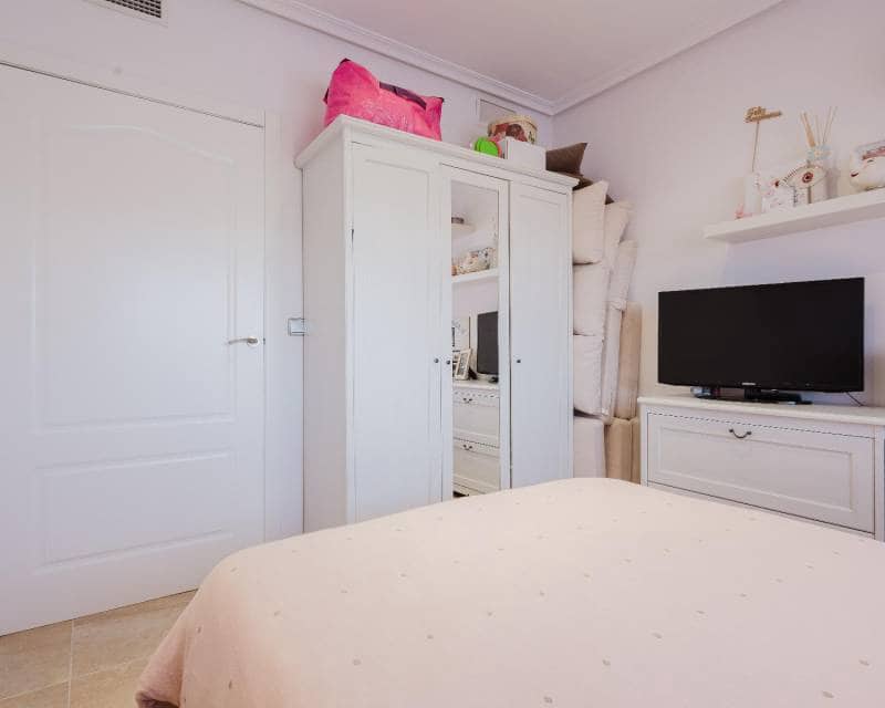 5 slaapkamer Villa te koop in La Siesta met zwembad - € 449.000 (Ref: 9362928)