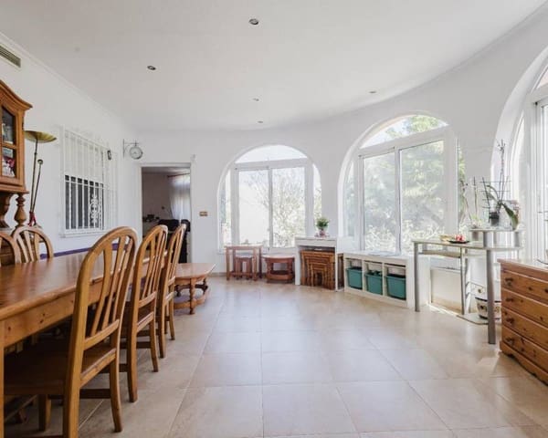 Chalet de 5 habitaciones en La Siesta, Torrevieja en venta con piscina - 449.000 € (Ref: 9362928)