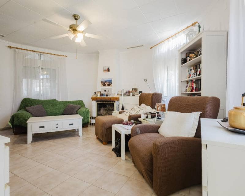 5 slaapkamer Villa te koop in La Siesta met zwembad - € 449.000 (Ref: 9362928)