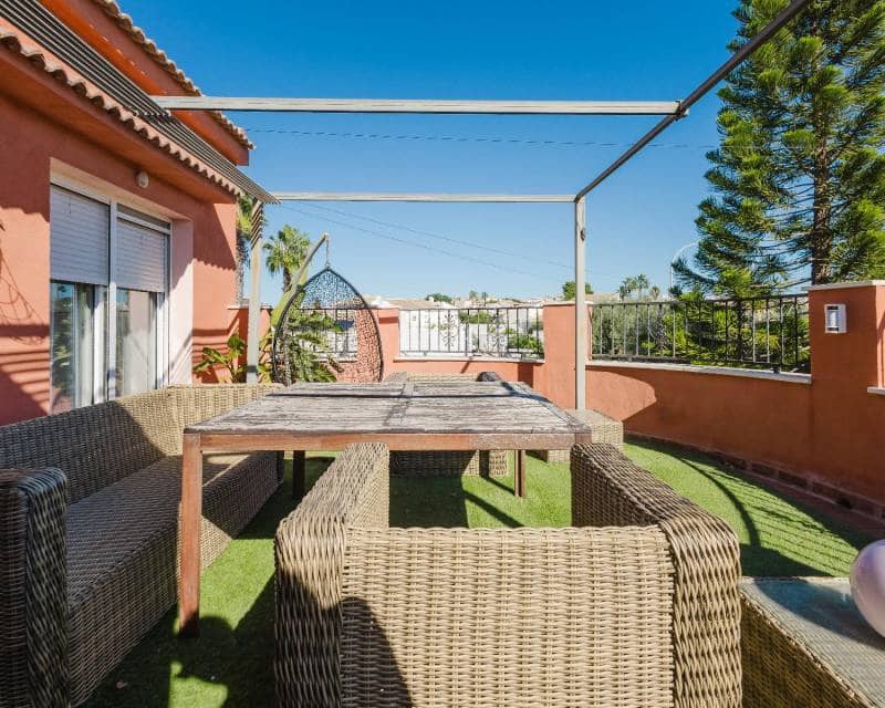 5 slaapkamer Villa te koop in La Siesta met zwembad - € 449.000 (Ref: 9362928)