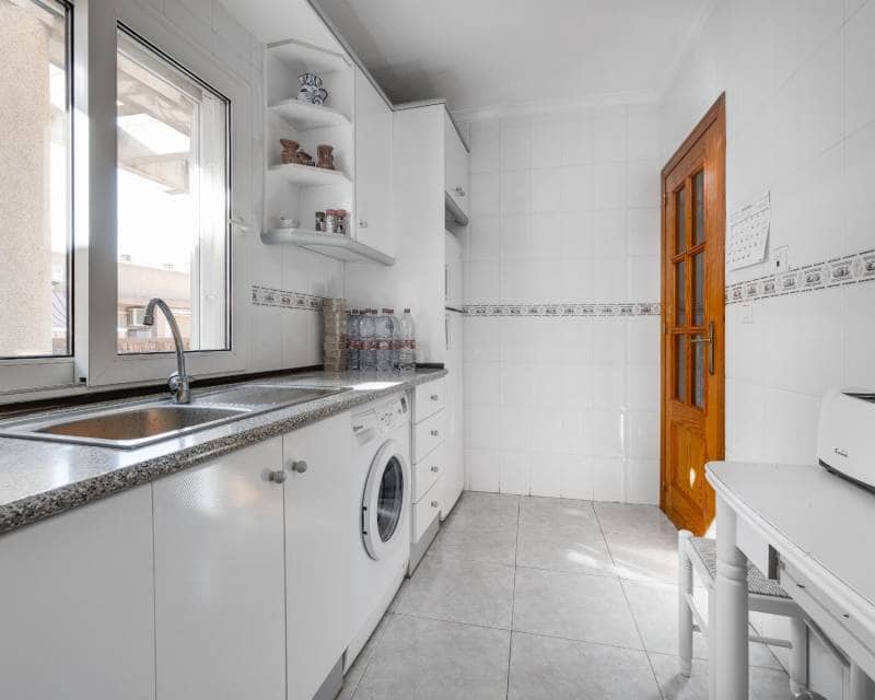 2 makuuhuone Kattohuoneisto myytävänä paikassa Torrevieja - 169 500 € (Ref: 9363101)