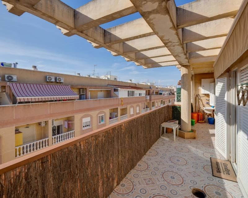 2 makuuhuone Kattohuoneisto myytävänä paikassa Torrevieja - 169 500 € (Ref: 9363101)