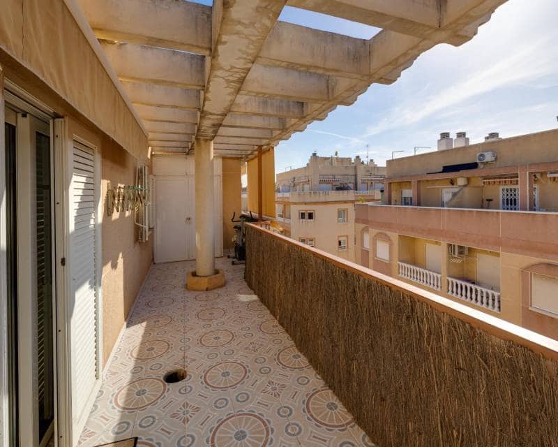 2 makuuhuone Kattohuoneisto myytävänä paikassa Torrevieja - 169 500 € (Ref: 9363101)