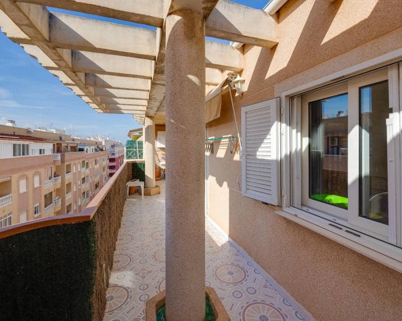 2 makuuhuone Kattohuoneisto myytävänä paikassa Torrevieja - 169 500 € (Ref: 9363101)