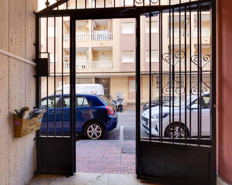 2 makuuhuone Kattohuoneisto myytävänä paikassa Torrevieja - 169 500 € (Ref: 9363101)