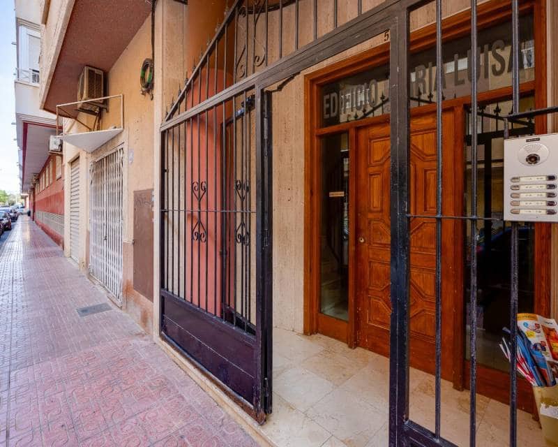 2 makuuhuone Kattohuoneisto myytävänä paikassa Torrevieja - 169 500 € (Ref: 9363101)