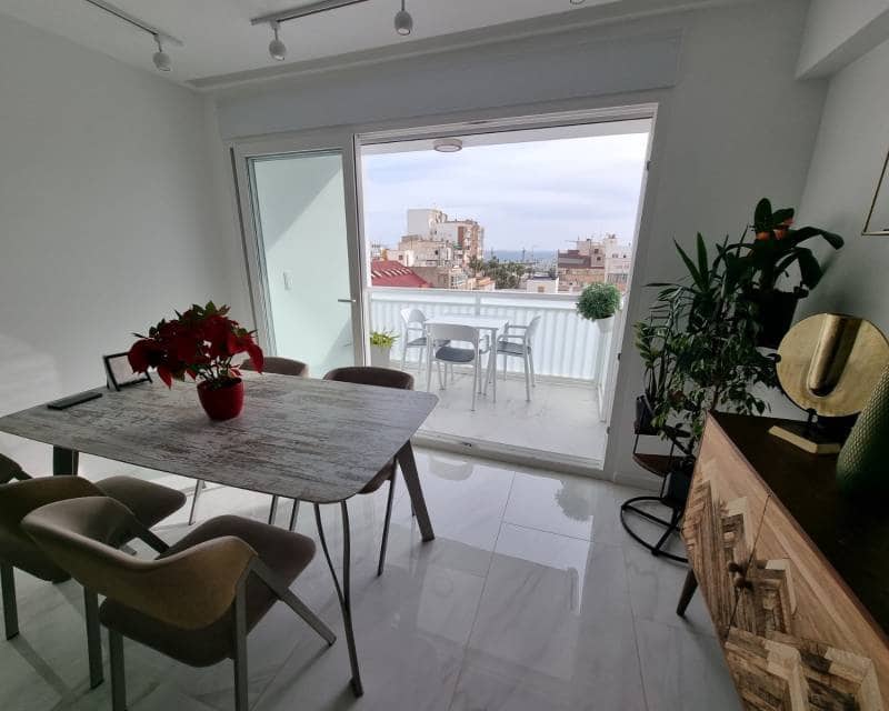 Apartamento de 2 habitaciones en Torrevieja en venta - 239.000 € (Ref: 9403145)