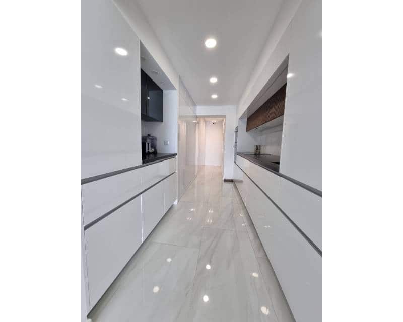 Apartamento de 2 habitaciones en Torrevieja en venta - 239.000 € (Ref: 9403145)