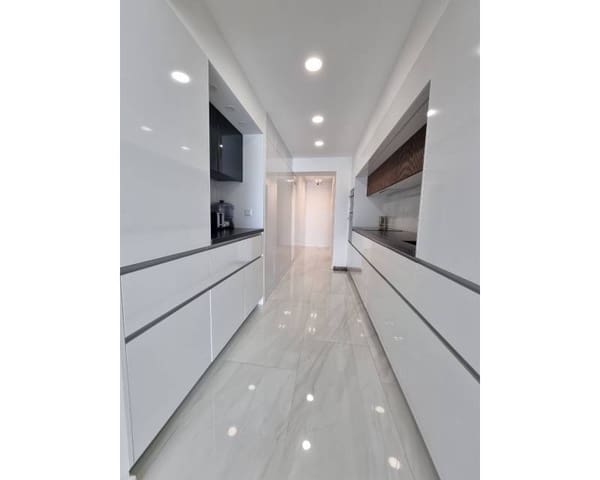 2 slaapkamer Appartement te koop in Centro - Muelle Pesquero, Torrevieja - € 239.000 (Ref: 9403145)