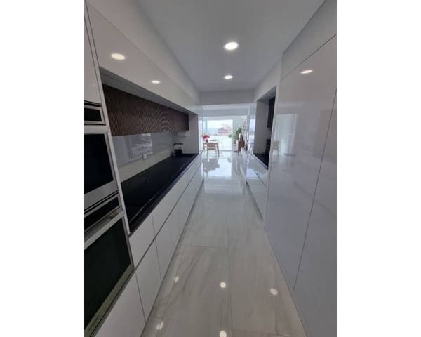 2 slaapkamer Appartement te koop in Centro - Muelle Pesquero, Torrevieja - € 239.000 (Ref: 9403145)