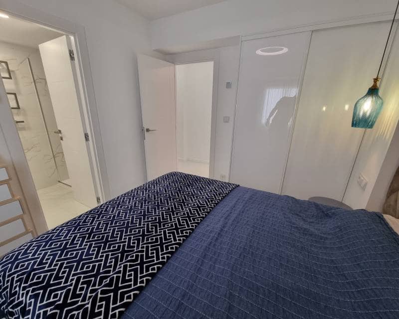 Apartamento de 2 habitaciones en Torrevieja en venta - 239.000 € (Ref: 9403145)