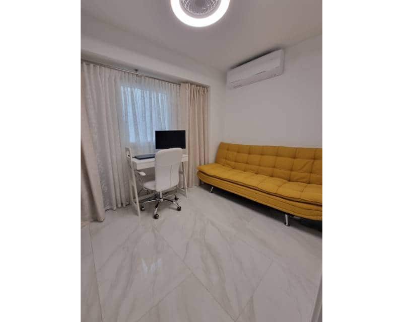 Apartamento de 2 habitaciones en Torrevieja en venta - 239.000 € (Ref: 9403145)