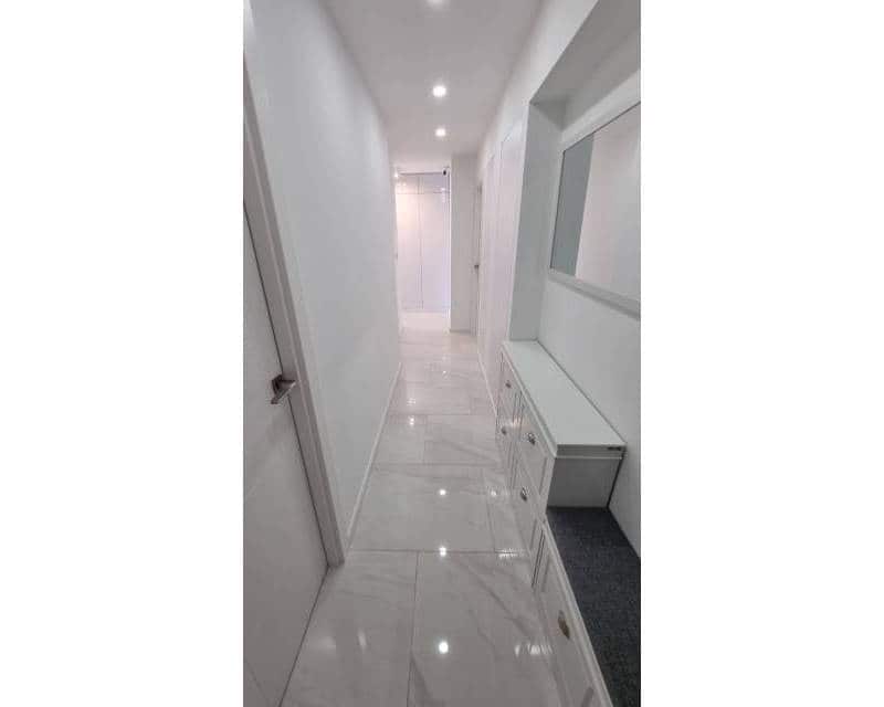 Apartamento de 2 habitaciones en Torrevieja en venta - 239.000 € (Ref: 9403145)